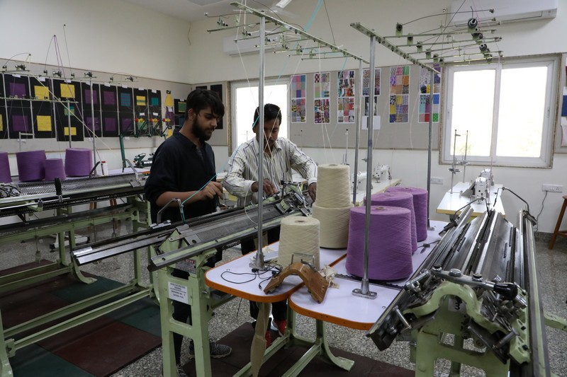 Hand-Flat-Kniting-Machine-4